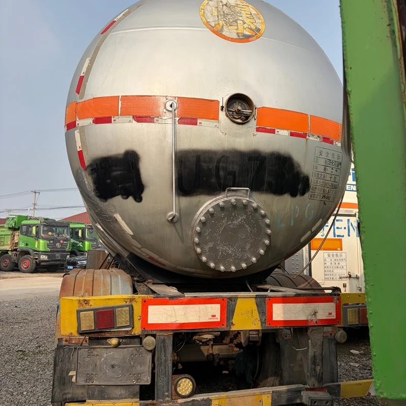 Semirremolque cisterna de gas licuado de petróleo